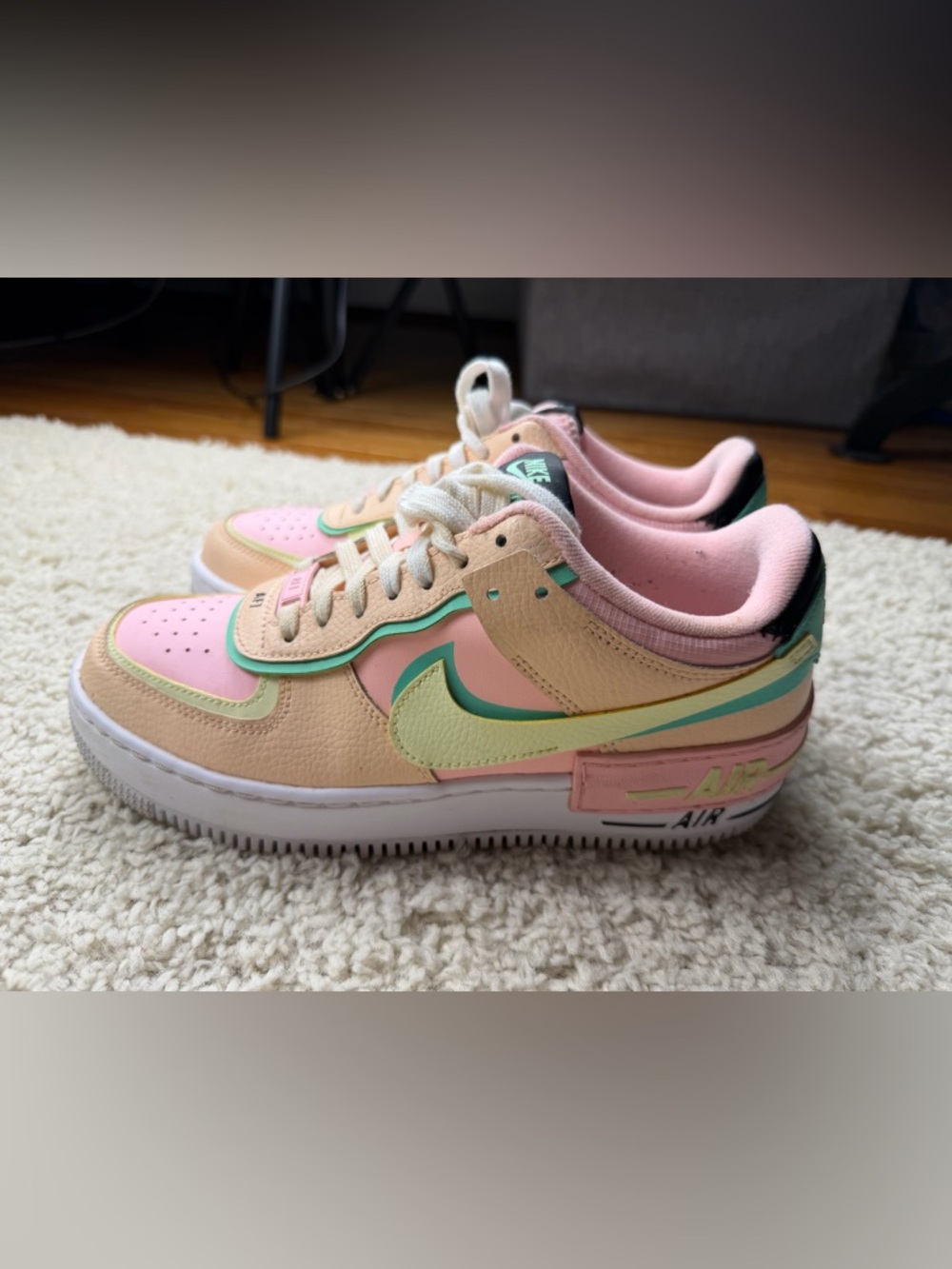 Women’s 8 Nike Air Force 1 Tennis Shoes - Picture 3 of 12